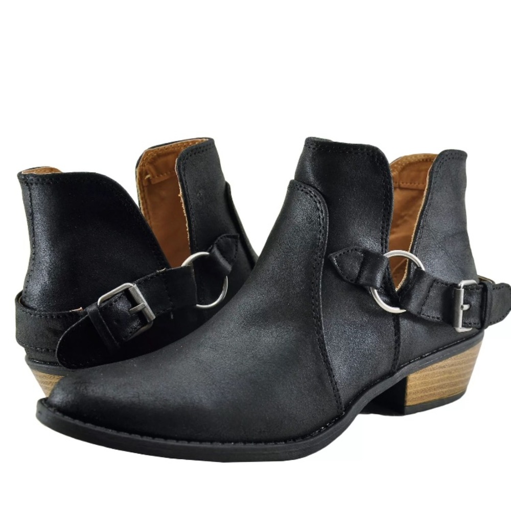 Brand New!! Quipid Booties, size 7